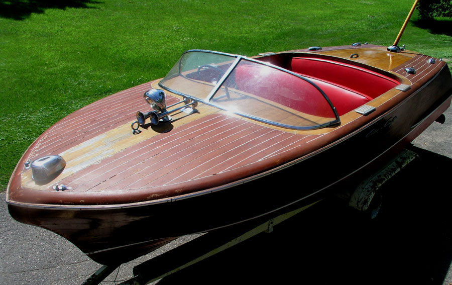 Classic Boat - 19 ft Chris Craft Capri